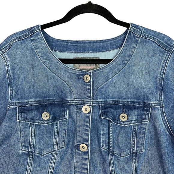 Torrid Women’s Denim Cropped Jacket Size 4 (26) Blue Button Front Short Sleeve - Picture 2 of 9